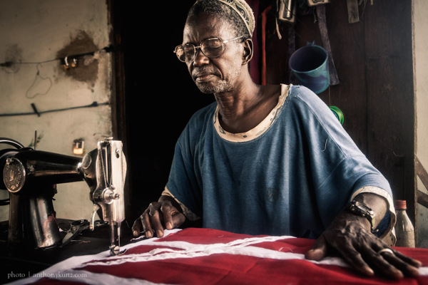 Senegal (Sewing man)